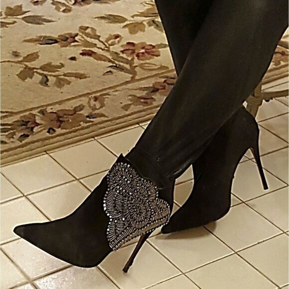 🖤GORGEOUS BLACK SUEDE EMBELLISHED BOOTIES🖤 - Picture 1 of 5